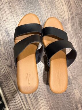 Universal Thread Black Double-Strap Slide Sandals with Tan Footbed